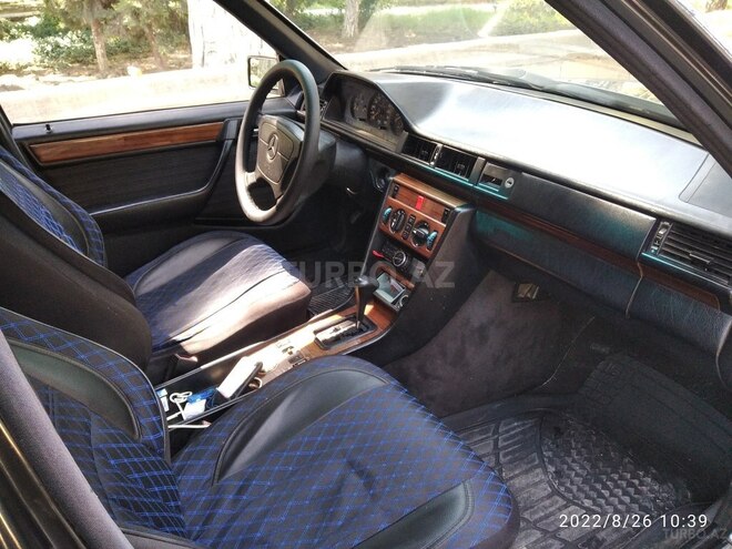 Mercedes E 220 1992, 248,000 km - 2.2 l - Sumqayıt