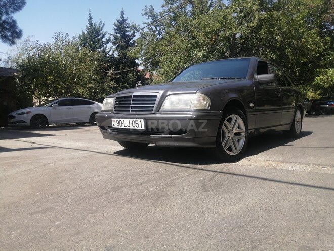 Mercedes C 220 1999, 352,000 km - 2.2 l - Bakı