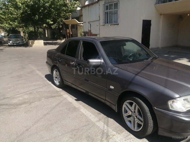 Mercedes C 220 1999, 352,000 km - 2.2 l - Bakı