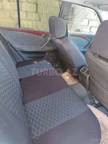 Mercedes E 220 2001, 180,000 km - 2.2 l - Bakı