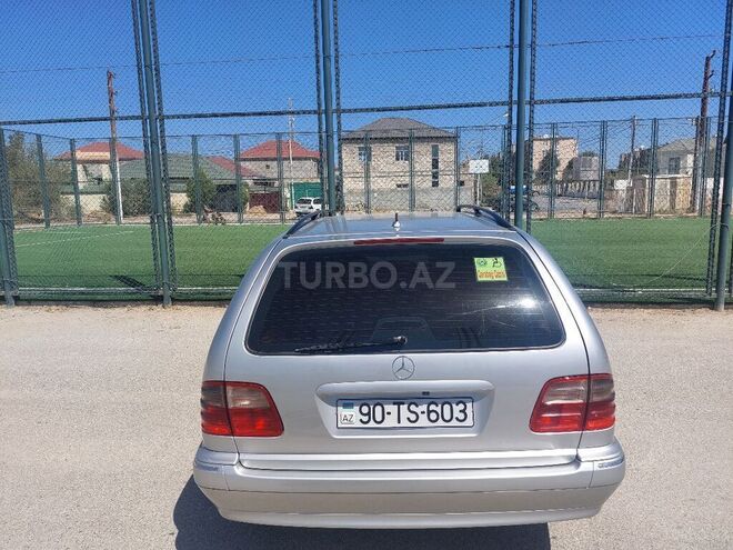 Mercedes E 220 2001, 180,000 km - 2.2 l - Bakı