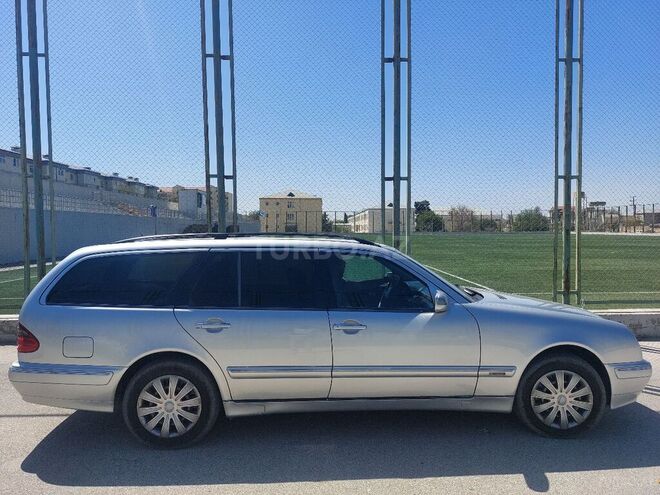 Mercedes E 220 2001, 180,000 km - 2.2 l - Bakı