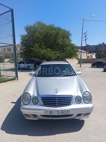 Mercedes E 220 2001, 180,000 km - 2.2 l - Bakı