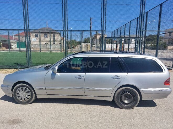 Mercedes E 220 2001, 180,000 km - 2.2 l - Bakı