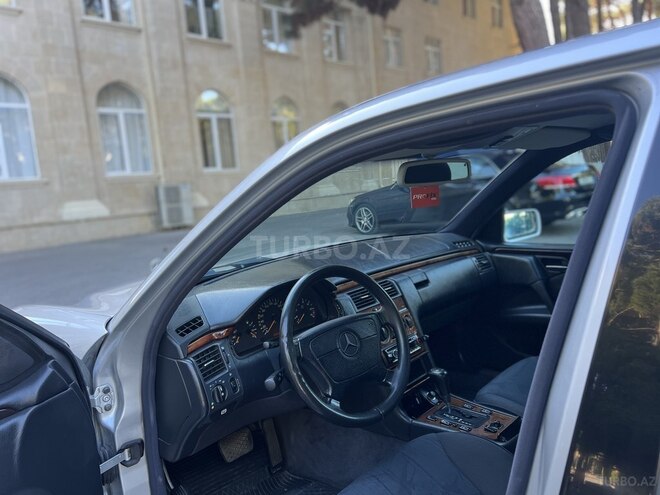 Mercedes E 240 1997, 253,000 km - 2.4 l - Sumqayıt