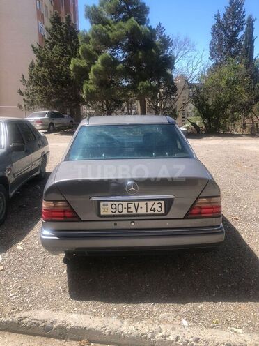 Mercedes E 200 1995, 350,000 km - 2.0 l - Bakı