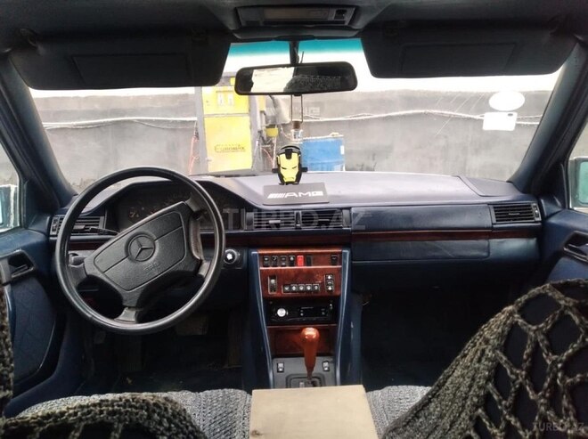 Mercedes E 250 1994, 258,963 km - 2.5 l - Bakı
