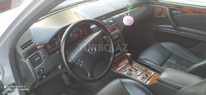 Mercedes E 320 2001, 280,000 km - 3.2 l - Bakı