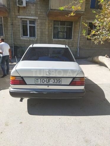 Mercedes E 200 1993, 250,000 km - 2.0 l - Bakı