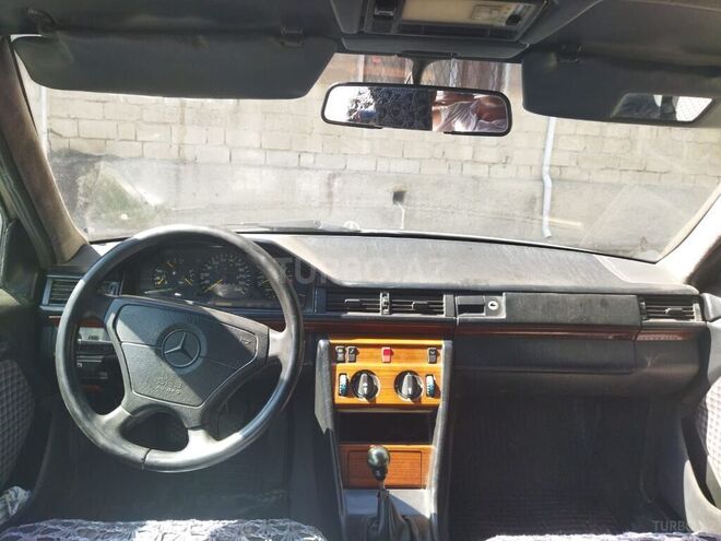 Mercedes E 200 1993, 250,000 km - 2.0 l - Bakı