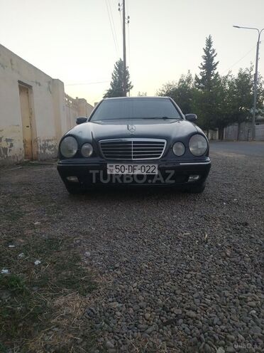 Mercedes E 220 2000, 584,621 km - 2.2 л - Tovuz