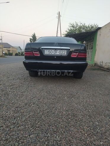 Mercedes E 220 2000, 584,621 km - 2.2 л - Tovuz