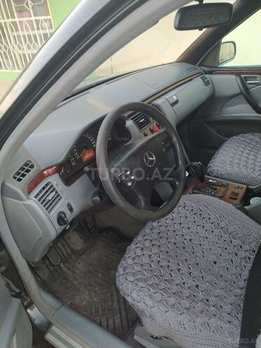 Mercedes E 220 2000, 584,621 km - 2.2 л - Tovuz