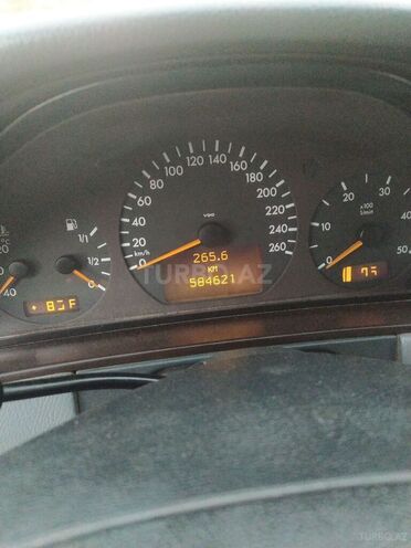 Mercedes E 220 2000, 584,621 km - 2.2 л - Tovuz