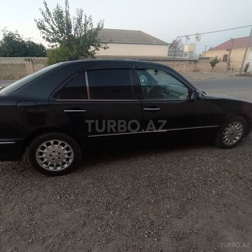 Mercedes E 220 2000, 584,621 km - 2.2 л - Tovuz