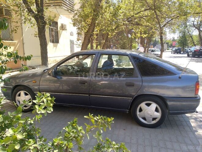 Opel Vectra 1995, 286,000 km - 1.8 l - Sumqayıt