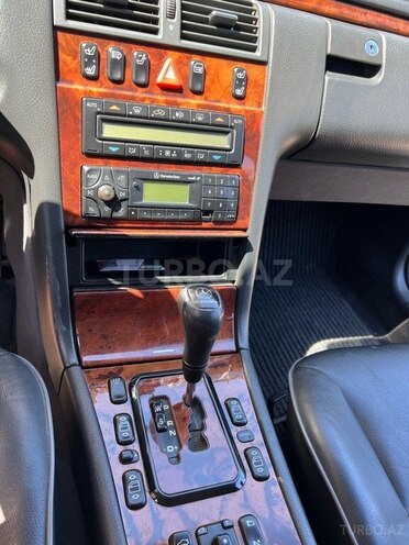 Mercedes E 240 1999, 185,000 km - 2.4 l - Bakı