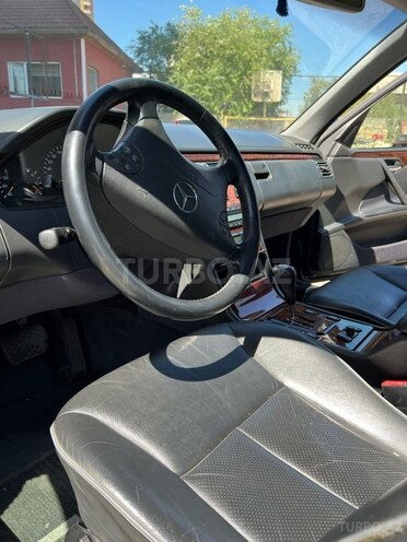 Mercedes E 240 1999, 185,000 km - 2.4 l - Bakı