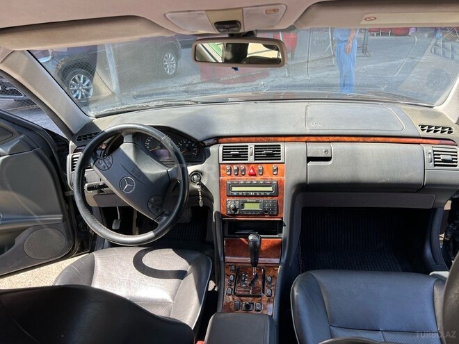 Mercedes E 240 1999, 185,000 km - 2.4 l - Bakı