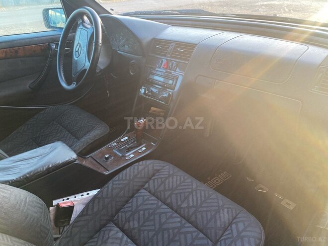 Mercedes C 220 1998, 250,000 km - 2.2 л - Sabirabad