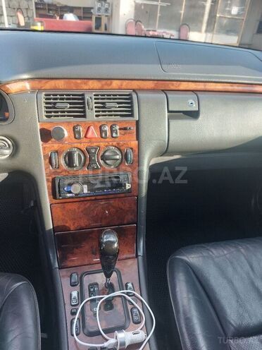 Mercedes E 220 2000, 460,000 km - 2.2 л - Gəncə