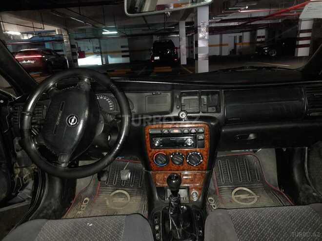 Opel Vectra 1996, 278,800 km - 1.6 l - Qazax