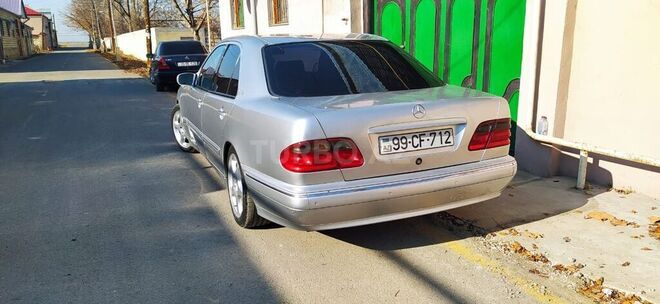 Mercedes E 240 2000, 359,588 km - 2.6 l - Qazax