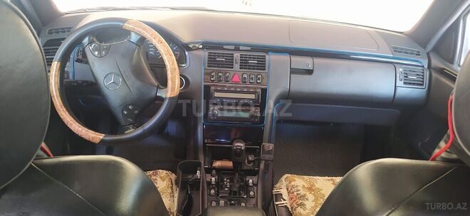 Mercedes E 240 2000, 359,588 km - 2.6 l - Qazax