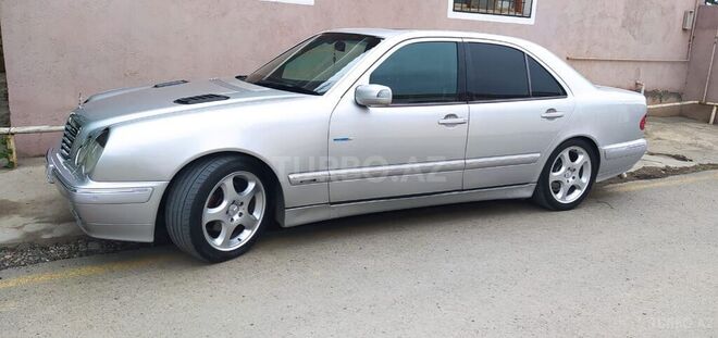 Mercedes E 240 2000, 359,588 km - 2.6 l - Qazax