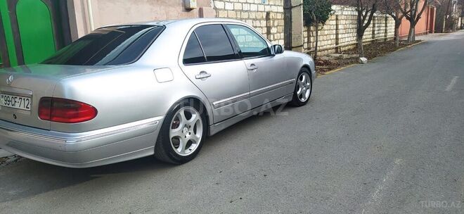 Mercedes E 240 2000, 359,588 km - 2.6 l - Qazax