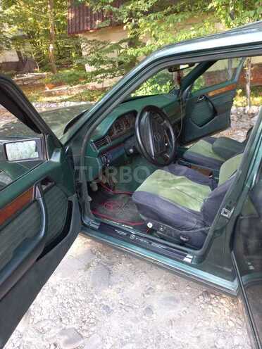 Mercedes E 220 1992, 450,000 km - 2.2 л - Qusar