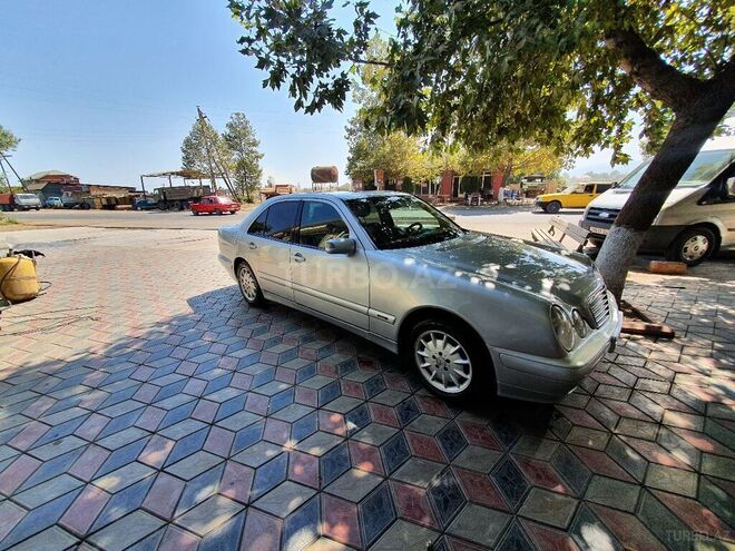 Mercedes E 200 1999, 167,000 km - 2.0 l - Masallı