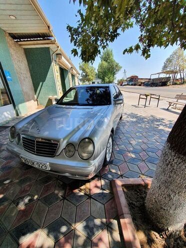 Mercedes E 200 1999, 167,000 km - 2.0 l - Masallı