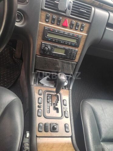 Mercedes E 240 1999, 180,000 km - 2.4 l - Lənkəran