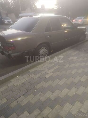 Mercedes E 200 1992, 123,456 km - 2.0 l - Xırdalan