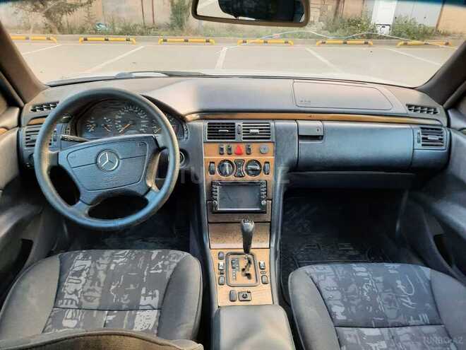 Mercedes E 240 1999, 350,000 km - 2.4 л - Şəmkir