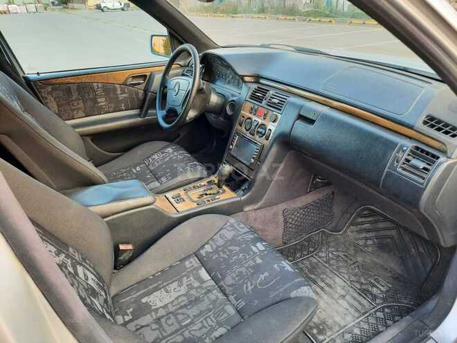 Mercedes E 240 1999, 350,000 km - 2.4 л - Şəmkir