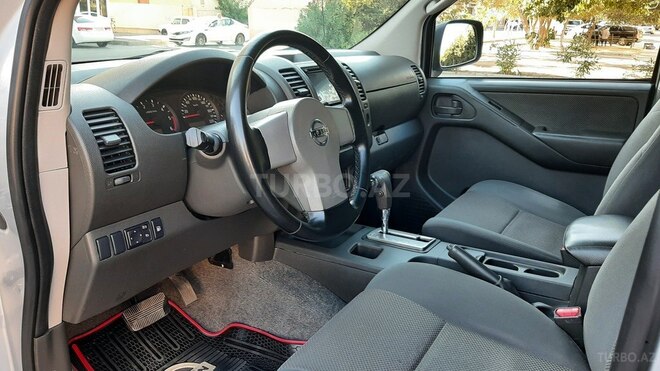 Nissan Navara 2011, 215,000 km - 2.5 l - Bakı