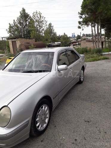 Mercedes E 200 2001, 320,200 km - 2.0 l - Bərdə