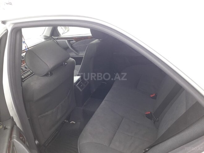 Mercedes E 200 2001, 320,200 km - 2.0 l - Bərdə