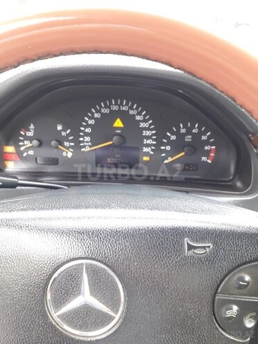Mercedes E 200 2001, 320,200 km - 2.0 l - Bərdə
