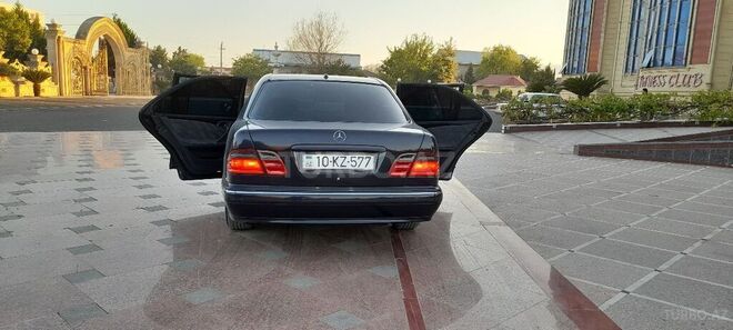 Mercedes E 240 2000, 300,000 km - 2.4 l - Lənkəran