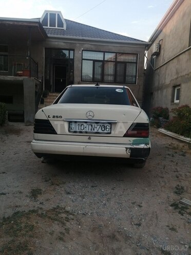 Mercedes E 250 1995, 350,000 km - 2.5 l - Bakı