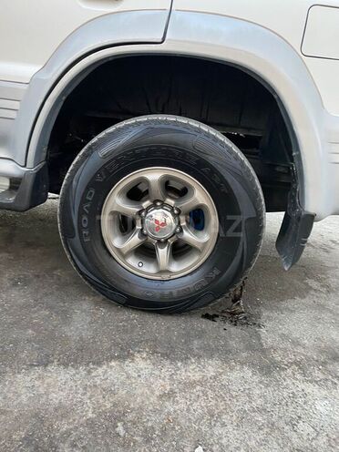 Mitsubishi Pajero 1994, 283,000 km - 2.8 л - Bakı