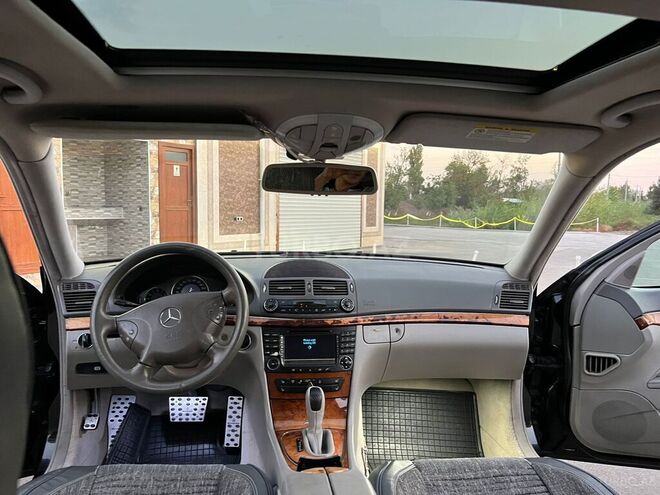 Mercedes E 320 2003, 264,910 km - 3.2 l - Sabirabad