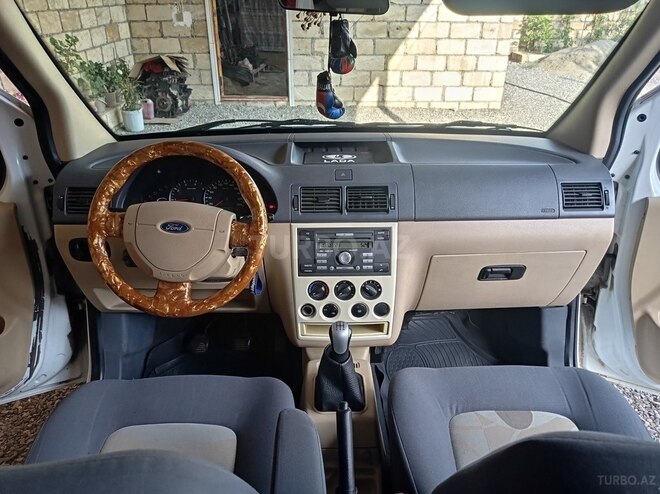 Ford Tourneo Connect 2007, 278,000 km - 1.8 l - Quba