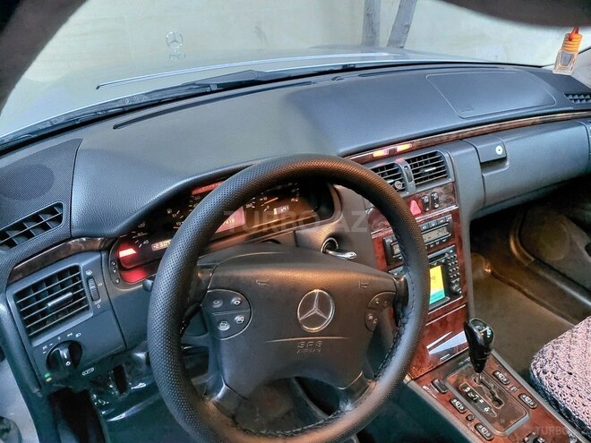 Mercedes E 240 2000, 290,000 km - 2.4 l - Bakı
