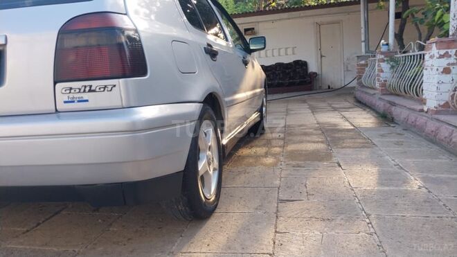 Volkswagen Golf 1997, 300,000 km - 2.0 l - Salyan