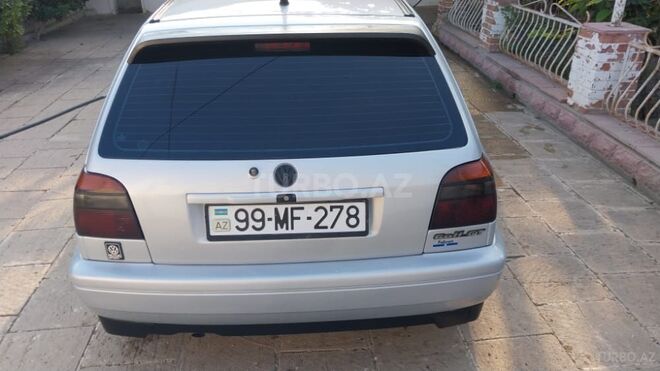 Volkswagen Golf 1997, 300,000 km - 2.0 l - Salyan