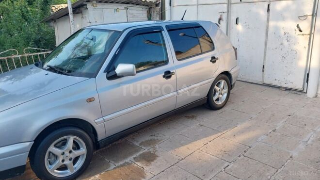 Volkswagen Golf 1997, 300,000 km - 2.0 l - Salyan